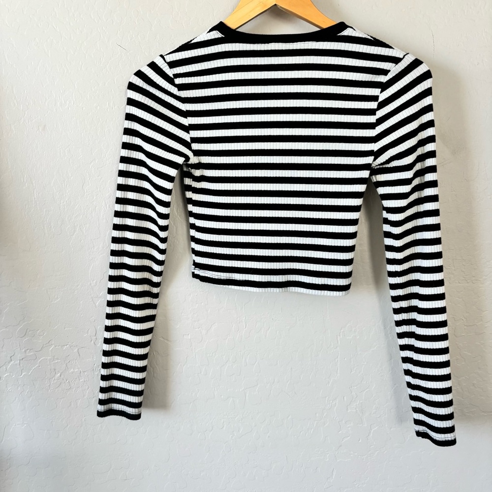 Wild Fable Striped Black‎ and White Tee - Picture 4 of 7